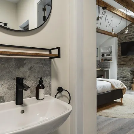 Ferry View With Hot Tub And Parking Apartment