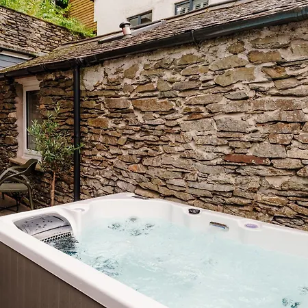 Apartment Ferry View With Hot Tub And Parking Bowness-on-Windermere