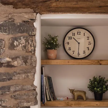 Ferry View With Hot Tub And Parking * Bowness-on-Windermere