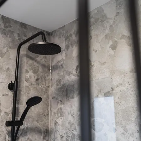 شقة Ferry View With Hot Tub And Parking *