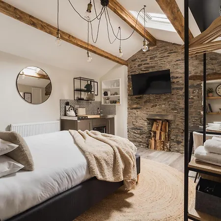 Ferry View With Hot Tub And Parking Bowness-on-Windermere